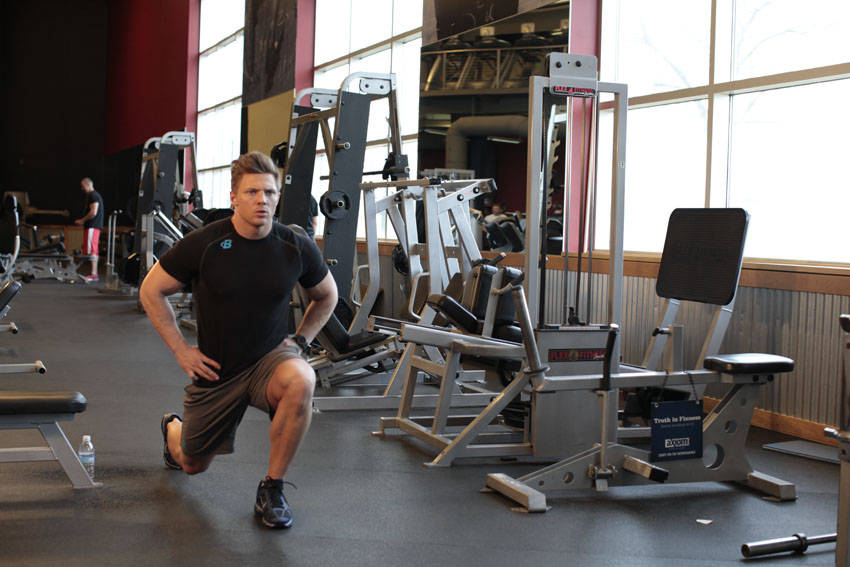 Forward lunge to stick: end position