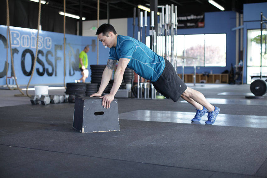 Incline push-up: end position