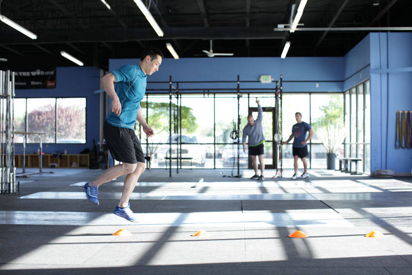 Single-leg hop and stick: end position