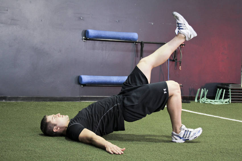 Single-leg glute bridge: end position
